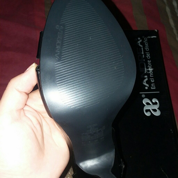 Black heels with bow detail - Picture 6 of 6